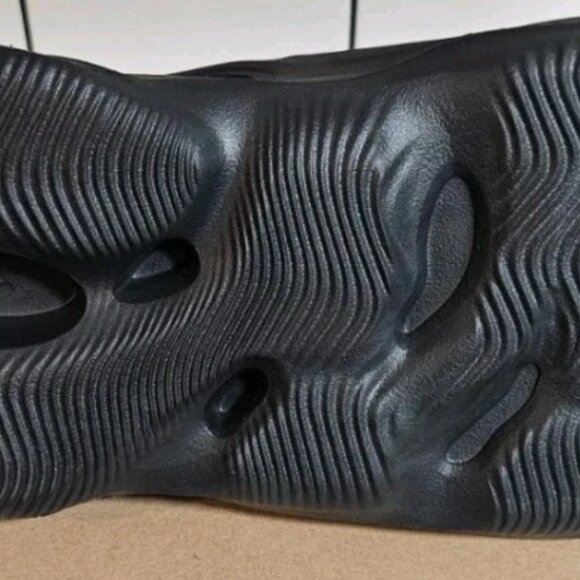 Adidas Yeezy Foam RNR Onyx HP8739 Men’s Size 11 Black Runner Slip On Shoes - Picture 5 of 7